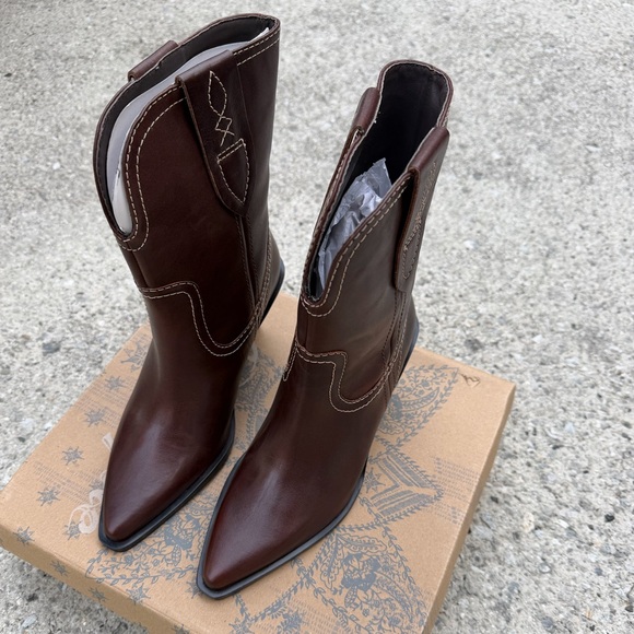 Brown Leather Western Boots - Picture 2 of 7